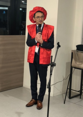 懇親会では宮澤代表理事の還暦祝いを贈るひと幕も