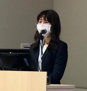 自院での取り組みを発表する佐々木麻友さん